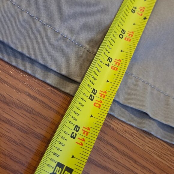 Vintage Volcom Shorts Men’s 36x10” Skater Y2K Grunge Baggy Beige Khakis - Picture 10 of 14